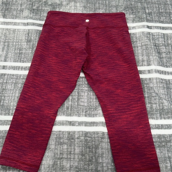 lululemon athletica Cropped Leggings with Wide Waistband and Form-Fitting Design - Picture 1 of 7